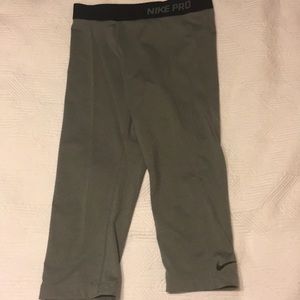 Nike Pro grey crops